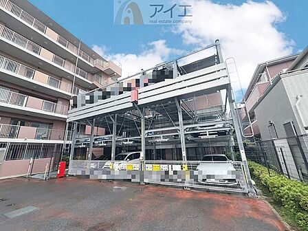 駐車場があるため車通勤の方にも安心なマンションです(要空確認)