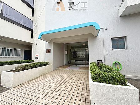 清掃や修理、不審者への声掛けも。管理員日勤は防犯にも有効
