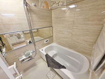 明るい感じ、贅沢な雰囲気でより快適なバスタイム