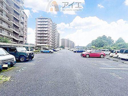 駐車場があるため車通勤の方にも安心なマンションです（要空確認）