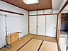 室内：窓側から見た和室