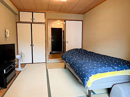 窓側から見た室内