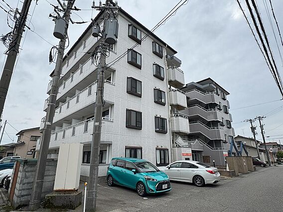 グランドルナ・...