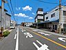 外観：駐車も楽々、視認性の良い道路沿いです♪