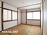 室内：3階の和室は、6帖あり、窓が二か所あるため明るく開放感があります♪