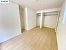 洋室：2階には6帖の居室が2部屋と、8帖の主寝室があり、各部屋が独立した配置。ご家族それぞれのプライベート空間が確保できます。