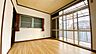 洋室：広い居室なので主寝室としてもピッタリです◎