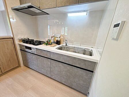 大きなシンクと調理台で、キッチンでの作業がはかどります♪