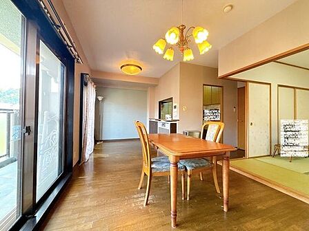 優しい色合いの室内です。統一感があり、空間がより広く感じられます。