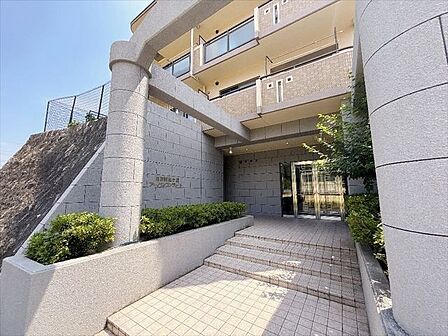 落ち着いた雰囲気の閑静な住宅街で環境の良い立地です。