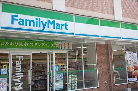 ファミリーマート生駒東松ヶ丘店 560m