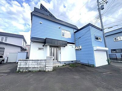 外観：小学校や上篠路公園と大きな公園も近く、お子様にいる方にも嬉しい立地に佇む戸建が販売開始になりました！JR札沼線「篠路」駅まで徒歩11分と公共交通機関のアクセスも良く、通勤通学にも便利ですよ。