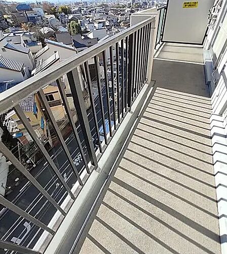陽当たり良好なバルコニーなので、お洗濯物は直ぐに乾きますね♪