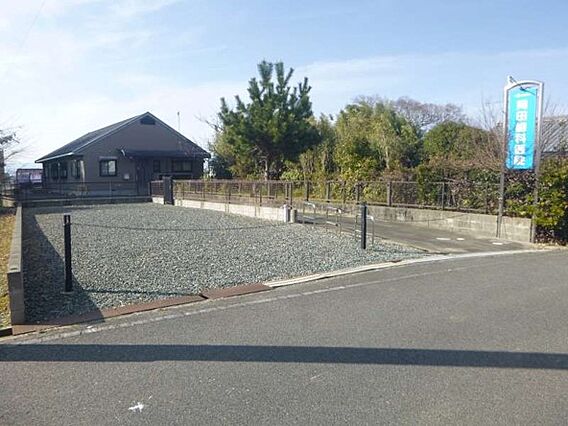 南東から敷地に...