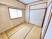リビングに隣接した6帖の和室！居室や来客用、小さなお子様のお昼寝スペースとしても活躍します♪