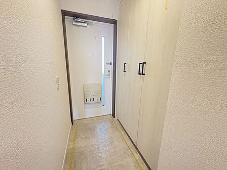 玄関横にシューズボックスがついているので、片付いた玄関がキープできます！