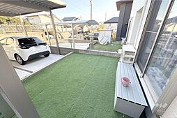 駐車場奥には庭スペースもあり!