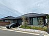 外観：庭の前方部分に横向きでもう1台駐車可能です♪