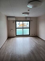 クロスロード 3階1Kのリビング/ダイニング