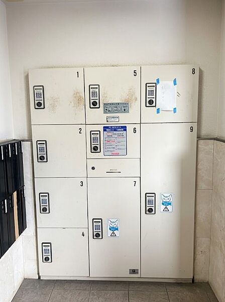 ご不在時でも24時間いつでも荷物を受け取れる便利な宅配ボックスを完備。配達時間を気にせず外出でき、再配達の手配も不要です。快適な都心生活をサポートします。