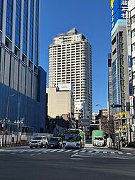 周辺には買い物施設が点在。さっと買い物に行ける嬉しさも。ストレスを感じさせない便利な環境。