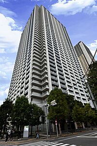 外観:【現地外観写真】総戸数558戸の駅直結タワーマンション。敷地内に買い物施設があります。大切なペットと暮らせます(管理規約の制限あり)。 外観:【現地外観写真】総戸数558戸の駅直結タワーマンション。敷地内に買い物施設があります。大切なペットと暮らせます(管理規約の制限あり)。