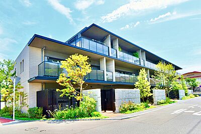 外観：JR東海道本線・上野東京ライン・湘南新宿ライン・相模線「茅ヶ崎」駅まで徒歩約13分でアクセス良好。