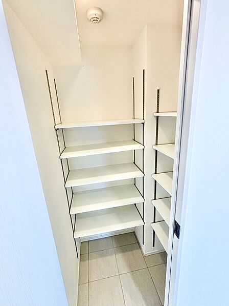 【SC】玄関にはシューズクロークがあり、いつでもスッキリ片付いた玄関でお客様をお出迎えしていただけます。