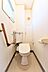 トイレ：【トイレ】温水洗浄便座付きのトイレです。寒い時期でも冷えを感じにくく、快適に使うことができます。手すり付きのため、立ち座りがスムーズです。