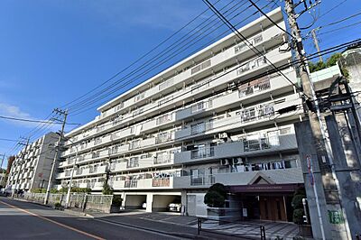 外観：川崎市麻生区細山に位置する、1987年9月築の地上7階建てマンション。4階部分のお部屋のご紹介です。