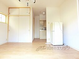 京都市営烏丸線 北大路駅 バス14分 西賀茂車庫前下車 徒歩10分の賃貸アパート 1階ワンルームのリビング/ダイニング