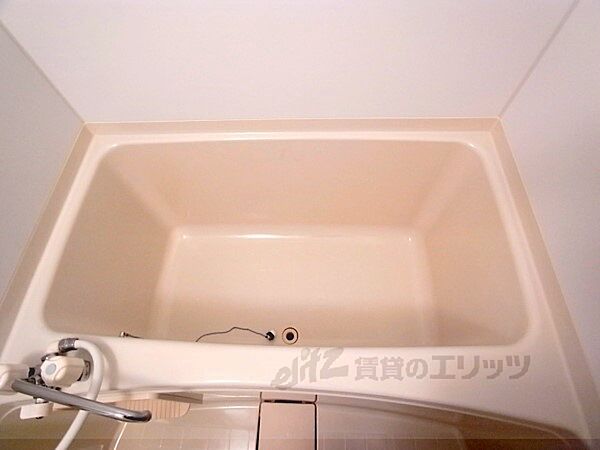 画像8:広めのバスタブでゆったり入浴。