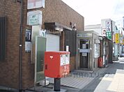 嵯峨野郵便局まで700メートル
