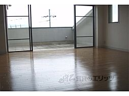 京都市営烏丸線 北大路駅 バス14分 西賀茂車庫前下車 徒歩8分の賃貸マンション 4階1LDKのリビング/ダイニング