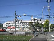 味間小学校まで450メートル