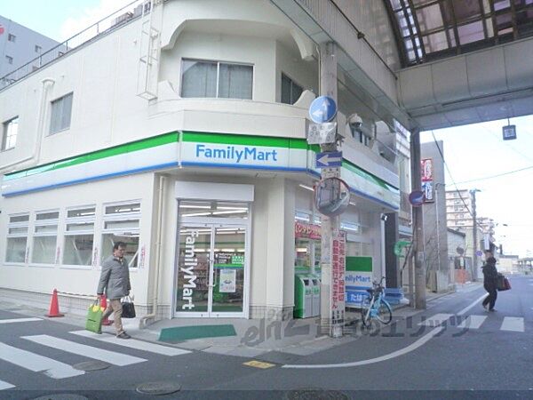 画像18:ファミリーマート　草津駅東口店まで450メートル