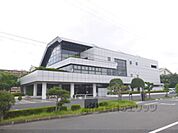 草津市立図書館まで750メートル