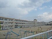 晴嵐小学校まで600メートル