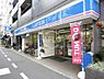 周辺：【コンビニエンスストア】ローソン 上本町三丁目店まで136ｍ