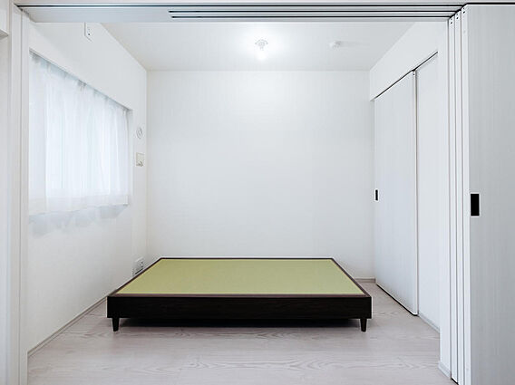 3帖の洋室には...