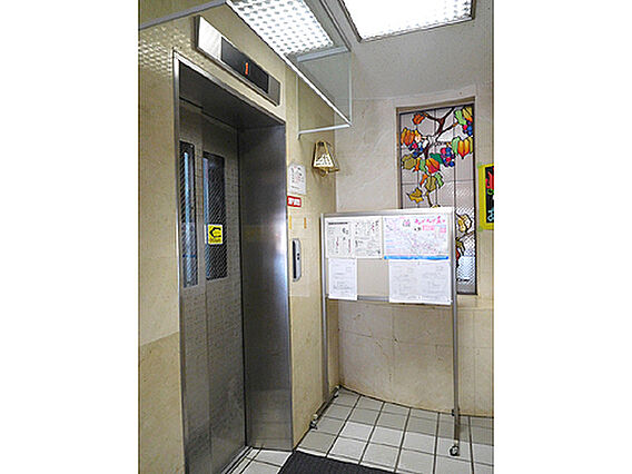 エレベーターホ...