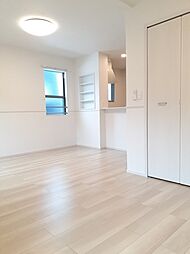 ララ・フィオーレ　I 2階1LDKのリビング/ダイニング