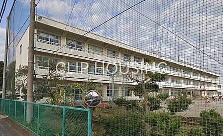 海老名市立有鹿小学校 徒歩8分。 580m