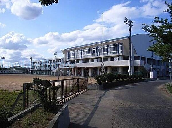 画像16:徳島市立城西中学校 1484m
