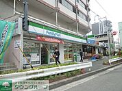ファミリーマート横浜峰沢町店 徒歩4分。コンビニ 260m
