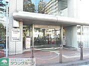 北区立赤羽図書館 徒歩8分。図書館 580m