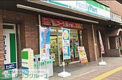 ファミリーマート伝通院前店 徒歩3分。 230m