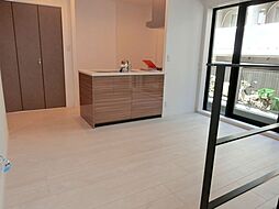 東京メトロ日比谷線 中目黒駅 徒歩9分の賃貸マンション 1階1LDKのリビング/ダイニング