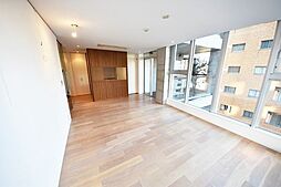 東京メトロ日比谷線 広尾駅 徒歩2分の賃貸マンション 5階1LDKのリビング/ダイニング