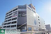 ipot 徒歩9分。ショッピングセンター 700m
